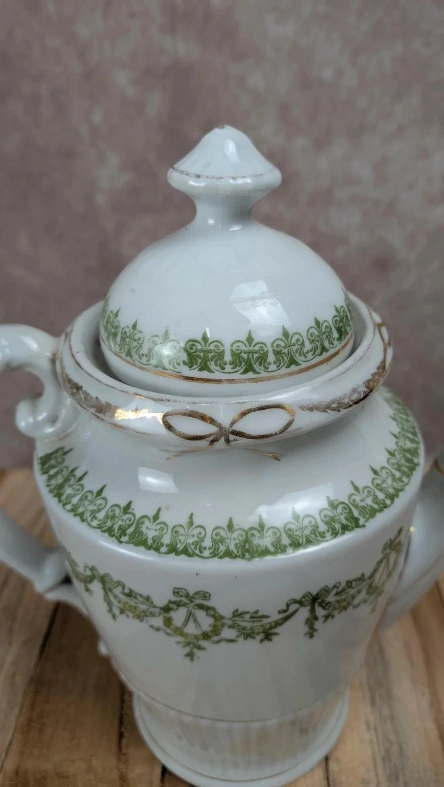 Antiga chaleira inglesa de porcelana com decoração verde – photo 2